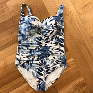 NipTuck Floral Pattern Swimsuit. Size US 8. EUC.